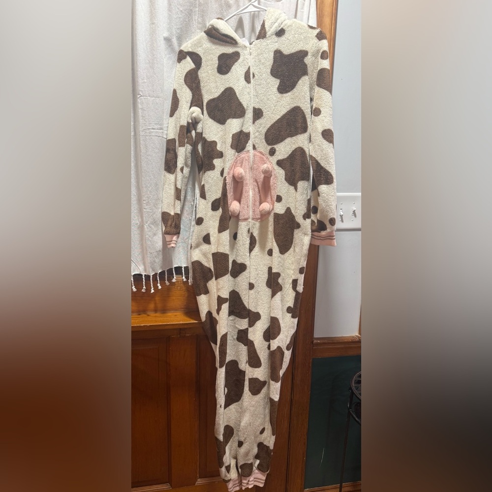 Cozy Cow Woman’s Onsie. Size Small (Cow face hood, utters, & tail)